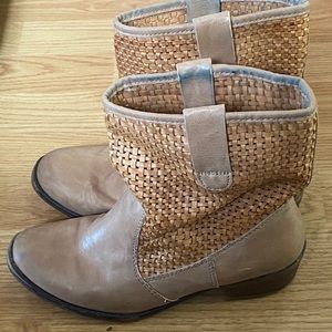 Girls Bare Traps Boots